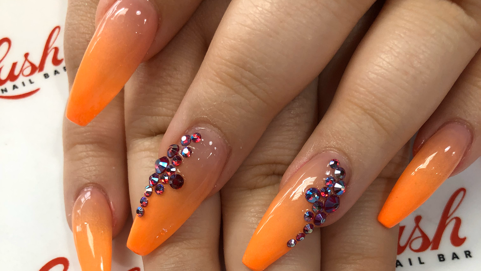 Lush Nail Bar logo